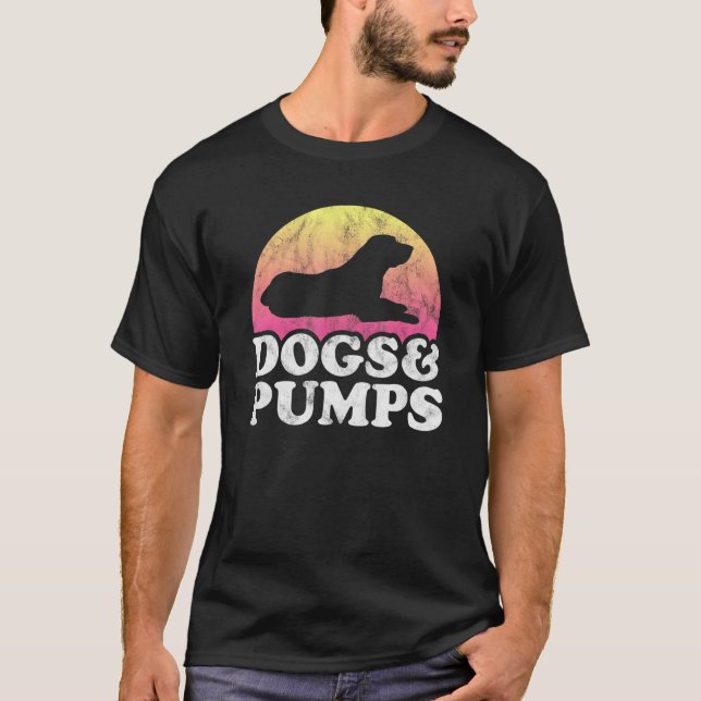 Hunde und Pumps, Hunde und hohe Absätze T-Shirt (Vorderseite)