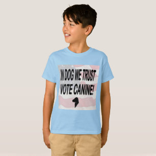 Hunde unter amerikanischer Flagge Kinder wählen T-Shirt