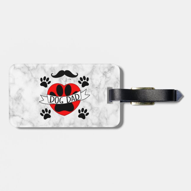 Hunde Vater Paw und Rotes Herz Zeichnend auf weiße Gepäckanhänger (Rückseite horizontal)