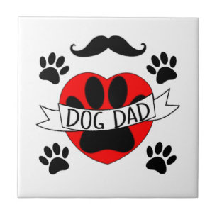 Hunde Vater Paw und Rotes Herz Zeichnend Fliese