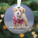 Hundebontage | Moderne Niedliche glückliche Welpen Ornament<br><div class="desc">Einfaches, stilvolles Foto Happy Pawlidays Urlaubsornament mit moderner, handgeschriebener Schrift Typografie und einem einfachen Farbverlauf. Das Foto Ihres geliebten Hauses und Textes kann leicht für ein so einzigartiges Design wie Ihr Wunschbaby personalisiert werden! Das abgebildete Bild dient nur zur Veranschaulichung, um durch Ihr eigenes Foto ersetzt zu werden. Das Platzhalter-Bild...</div>