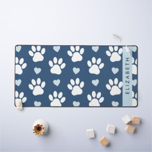 Hundepaws, weiße Paws, blaue Herzen, Ihr Name Schreibtischunterlage