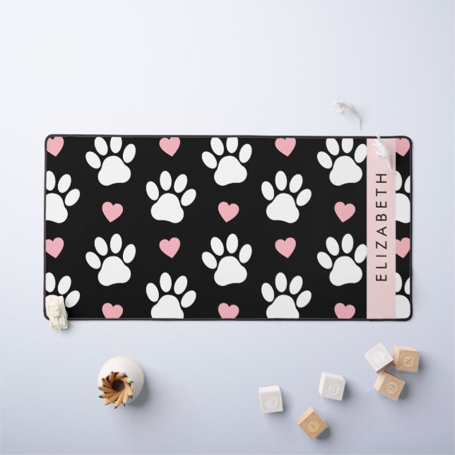 Hundepaws, weiße Paws, rosa Herzen, Ihr Name Schreibtischunterlage (Kindertisch)