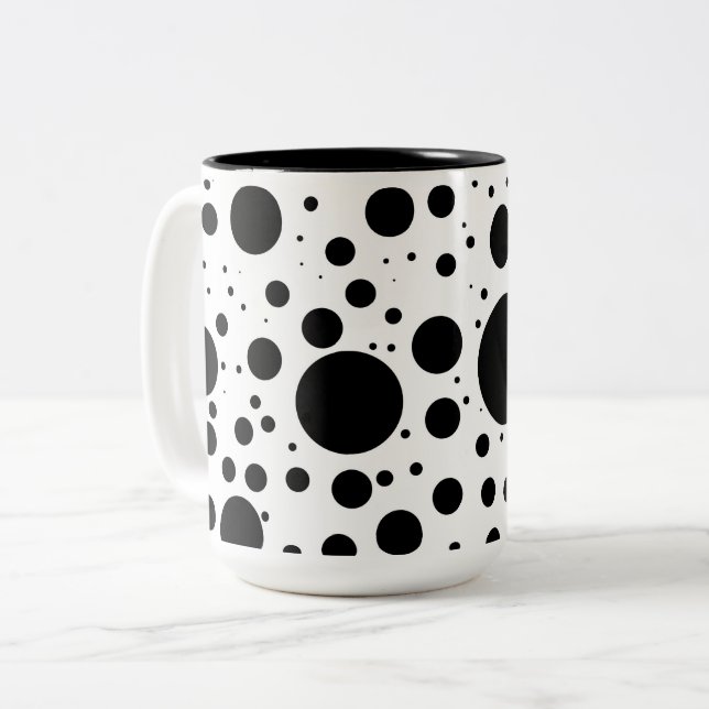 Hunderte schwarze Punkte und Kreise in unterschied Zweifarbige Tasse (Vorderseite Links)