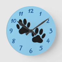 Hundeschalter druckt auf Baby Blue Round Clock