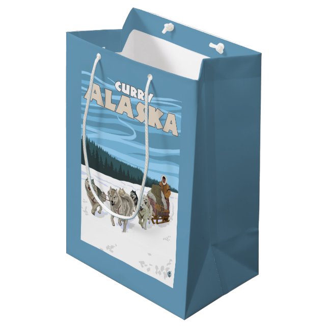 HundeSledding Szene - Curry, Alaska Mittlere Geschenktüte (Vorderseite Schrägansicht)