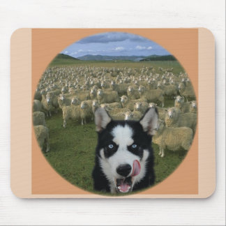 Hungriger Wolf mit Schafen Mousepad