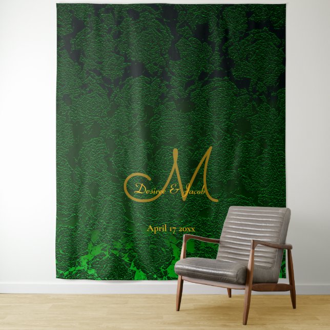 Hunter Green Gold Monogram Wedding Foto Booth Wandteppich (Beispiel)