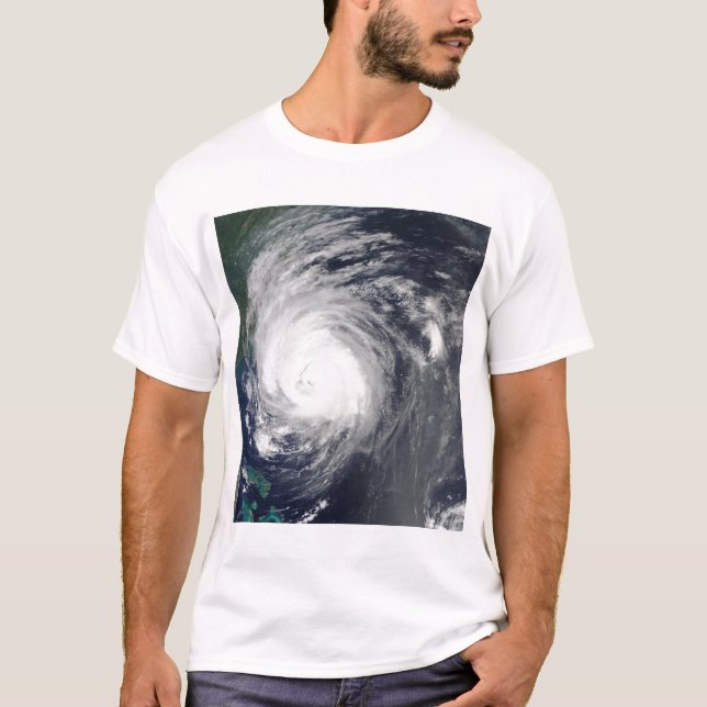Hurrikan Earl weidet die Küste von North Carolina T-Shirt (Vorderseite)