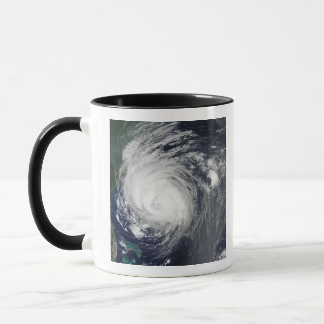 Hurrikan Earl weidet die Küste von North Carolina Tasse (Links)
