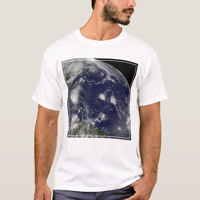 Hurrikan Irene bewegt sich durch die Bahamas. T-Shirt (Vorderseite)