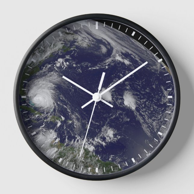 Hurrikan Irene bewegt sich durch die Bahamas. Uhr (Vorderseite)