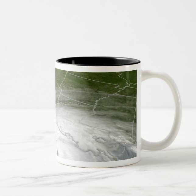 Hurrikan Rita 2 Zweifarbige Tasse (Rechts)