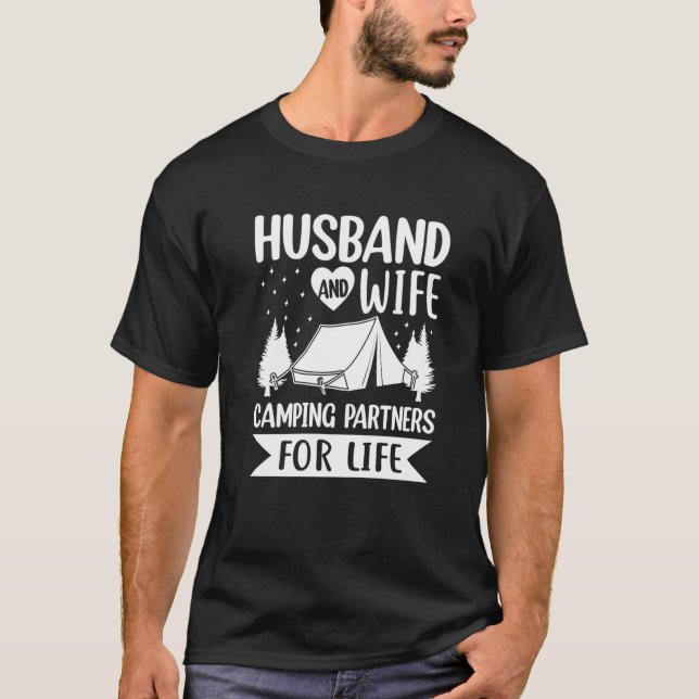 Husband and Wife Camping Partners for Life  Camper T-Shirt (Vorderseite)