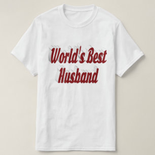 Husband mit bordeauxfarbenem T - Shirt