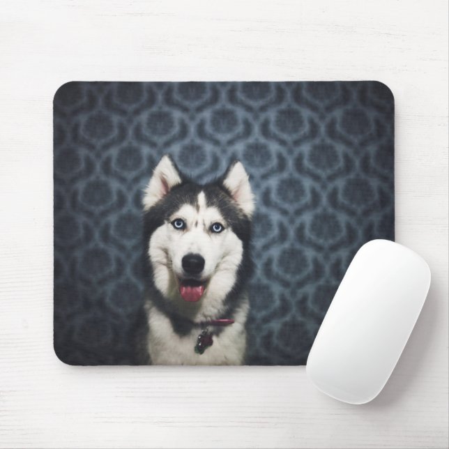 Husky Puppy Posing with a Dark Bakground Mousepad (Mit Mouse)