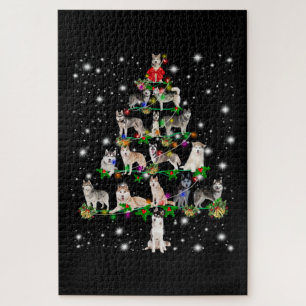 Husky Weihnachtsbaum mit leuchtendem Licht bedeckt