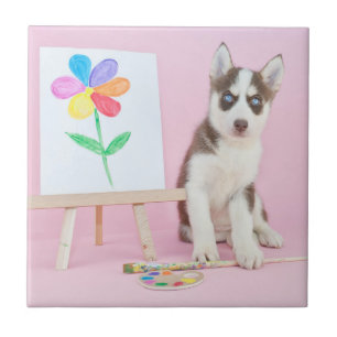 Husky-Welpe-Malerei auf eine Regenbogen-Blume Fliese