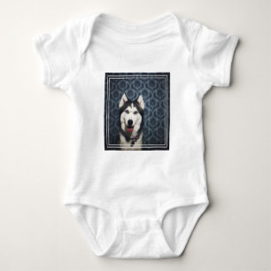Husky Welpe Pop mit dunklem Background Baby Strampler