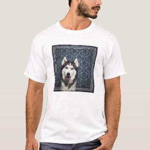 Husky Welpe Pop mit dunklem Background T-Shirt