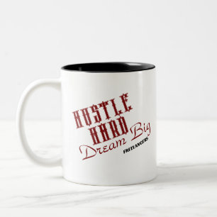 Hustle Hard Dream Big Freelancer / Kaffee Tasse
