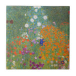 Hütte Gustav Klimt Blumengarten Fliese<br><div class="desc">Ein wunderschönes Gartenbild - das ist ein klassisches Gemälde von Gustav Klimt, genannt Hütte Garden, oder Bauergarten, 1907, das ein nahes Bild eines Blumengartens, ein buntes Blumengemälde ist.</div>