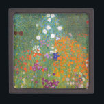 Hütte Gustav Klimt Blumengarten Kiste<br><div class="desc">Ein wunderschönes Gartenbild - das ist ein klassisches Gemälde von Gustav Klimt, genannt Hütte Garden, oder Bauergarten, 1907, das ein nahes Bild eines Blumengartens, ein buntes Blumengemälde ist.</div>