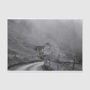 Hütte in der Natur/Nebel auf dem Berg Seidenpapier