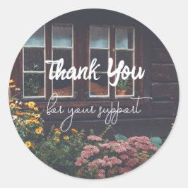 Hütte mit rustikalem Garten Runder Aufkleber