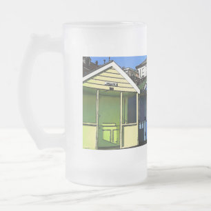 Hütten und blauer Himmel englisches Foto am Meer Mattglas Bierglas