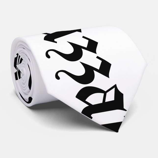Huzzah! {Mittelalterliche Typografie} Krawatte (Gerollt)