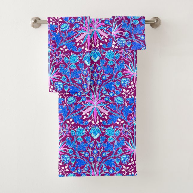 Hyazinthen-Druck, Aqua und Lila Williams Morris Badhandtuch Set (Insitu)