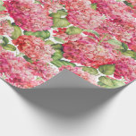 Hydrangea-korallenrotes rosa mit Blumenmuster Geschenkpapier<br><div class="desc">Dieses Vintage Artverpackungspapier kennzeichnet romantische korallenrote rosa Hydrangea-Blumen. Vervollkommnen Sie für Hochzeitsgeschenkverpackung oder für Handwerksprojekte einschließlich decoupage. Entworfen durch weltberühmtes Künstler ©Tim Coffey.</div>