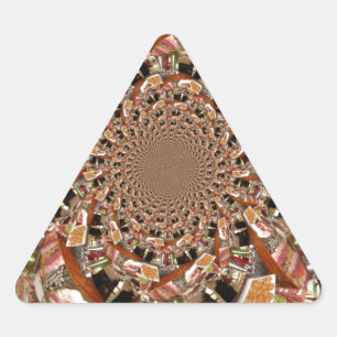 Hypnotisches Mosaik aus Sushi-Brauntönen Dreieckiger Aufkleber