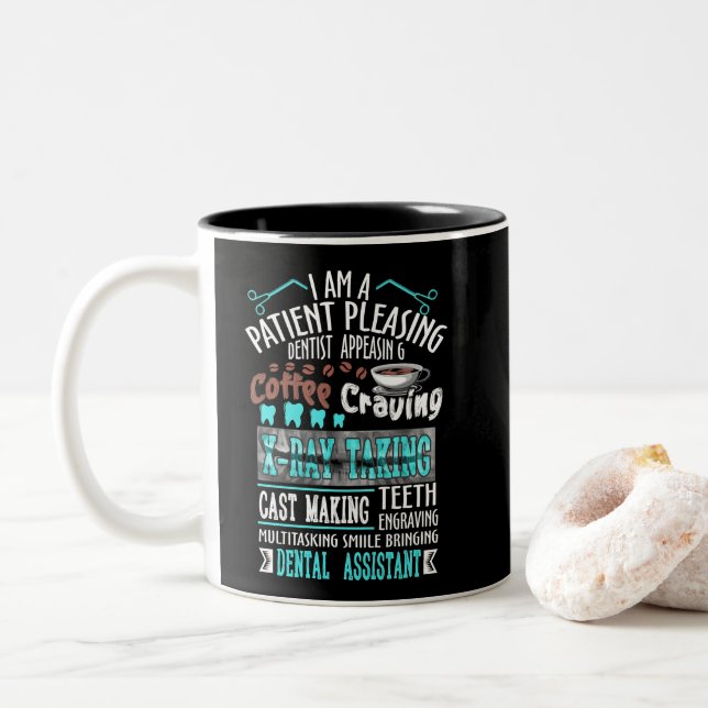 I Am A Patient Pleasing Dentist Appeadsing Coffee Zweifarbige Tasse (Mit Donut)