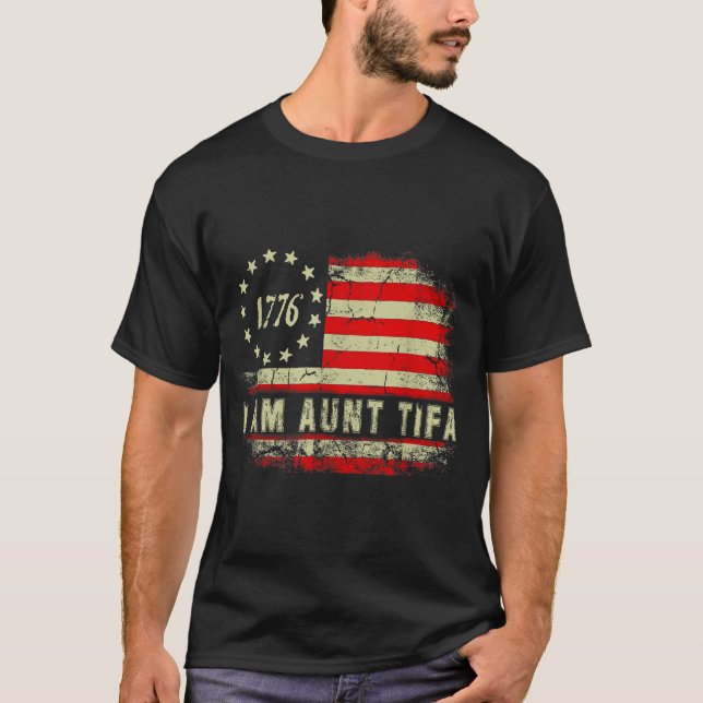 I Am Aunt Tifa  T-Shirt (Vorderseite)