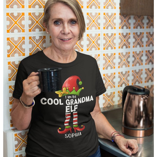 I am The Cool Grandma Elf Funny Elf T-Shirt (Von Creator hochgeladen)