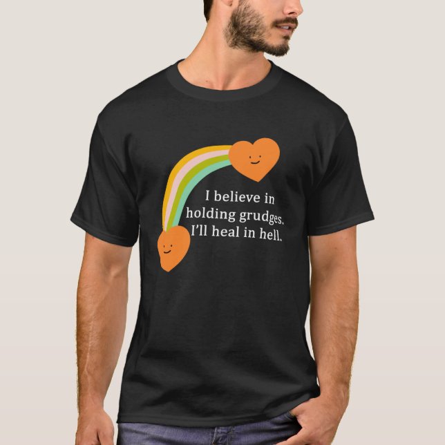 I Believe In Holding Grudges Rainbow Heart T-Shirt (Vorderseite)