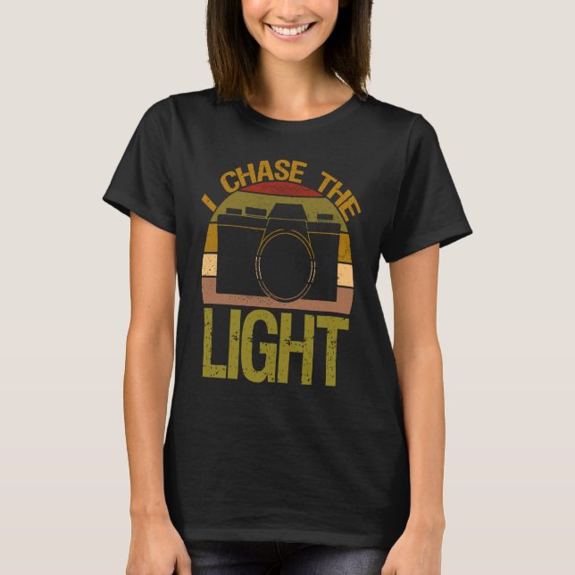 I Chase The Light Camera Aperture Focal Length T-Shirt (Vorderseite)