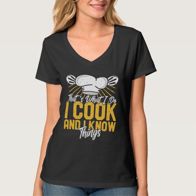 I Cook And Know Things Culinary Cooking Chef T-Shirt (Vorderseite)