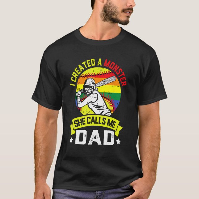 I Created A Monster She Call Me Dad Softball Baseb T-Shirt (Vorderseite)