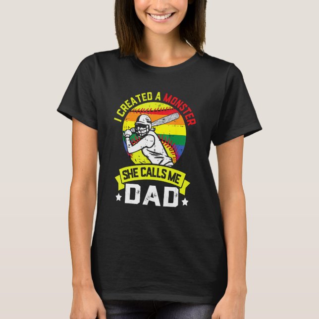 I Created A Monster She Call Me Dad Softball Baseb T-Shirt (Vorderseite)