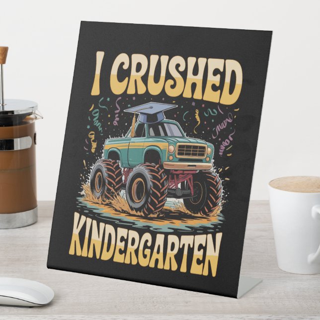 I Crushed Kindergarten Monster Truck Abschluss Sockelschild (In Situ)