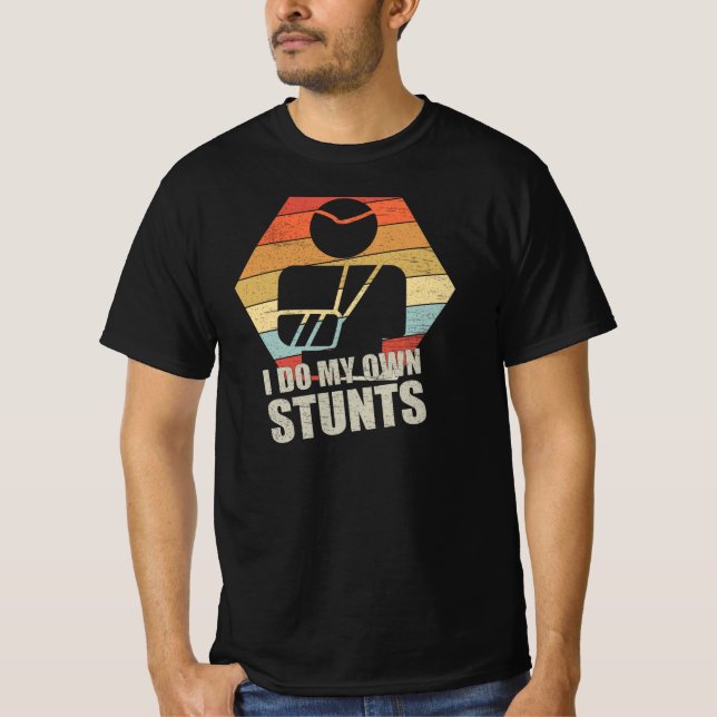 I Do My Own Stunts Broken Arm Gifts T-Shirt (Vorderseite)