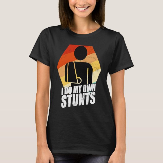I Do My Own Stunts Broken Arm Injury T-Shirt (Vorderseite)