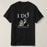 I DO Verlobung Ring Couple Foto Name Minimalistisc T-Shirt<br><div class="desc">Ich Tu Verlobung Ring Couple's Foto und Namen Minimalistisch Happy and Fun T - Shirt. Feiern Sie mit diesem niedlichen T - Shirt Ihre Veranstaltung. Alle Texte sind so vorbereitet,  dass Sie schnell und einfach mit Ihren eigenen Details wechseln können.</div>