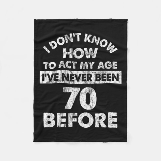 I Don't Know How To Act My Age I've Never Been 70  Fleecedecke (Vorderseite)