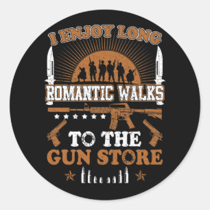 I Enjoy Long Romantic Walks To The Gun Store Runder Aufkleber