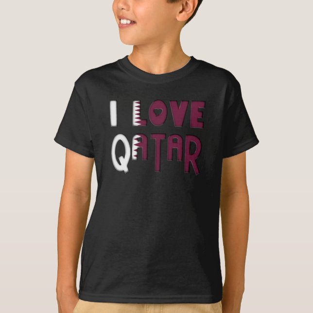 I färbt Liebe-Qatar-Flagge Herz-Typografie T-Shirt (Vorderseite)
