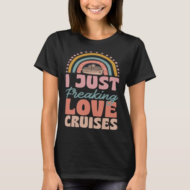 I Just Freaking Love Cruises Bohemian Rainbow Tren T-Shirt (Vorderseite)